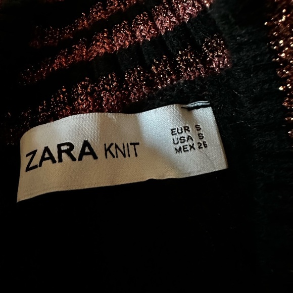 Zara Metallic Oversized Z-Sweater - Bloggers Favorite - Picture 6 of 6